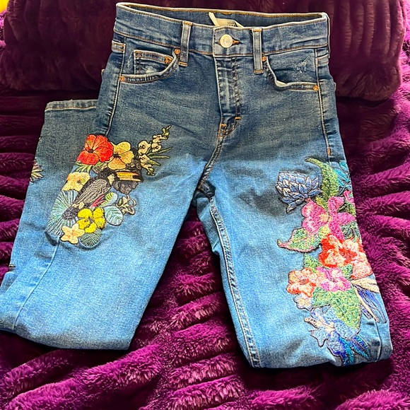 Embroidered floral distressed skinny jeans - Picture 1 of 6